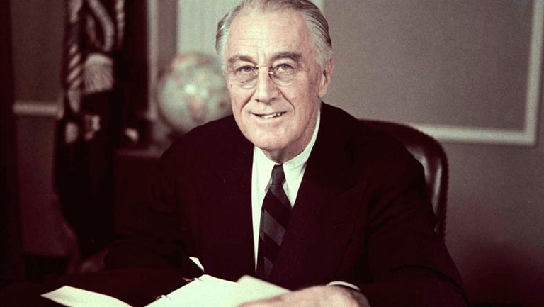 franklin-d-roosevelt-and-the-tennessee-valley-authority-act.jpg