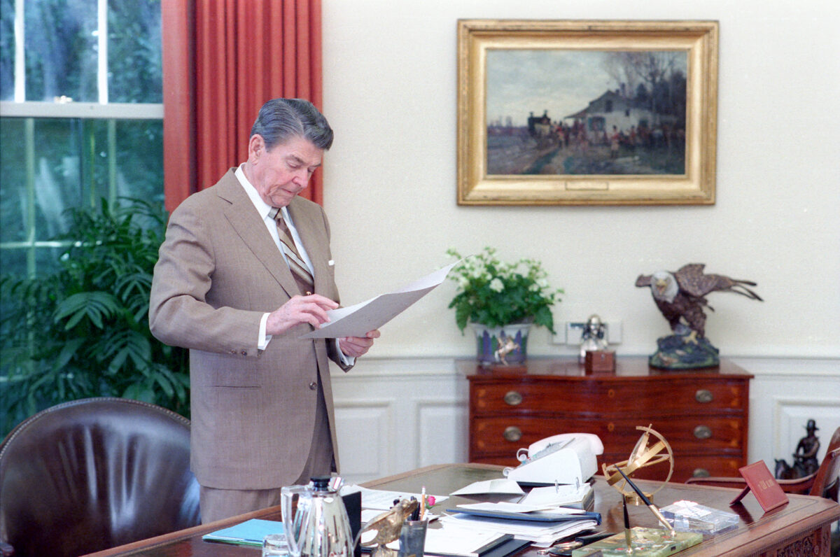 President_Ronald_Reagan_working_at_his_desk_in_the_oval_office__1_.jpg